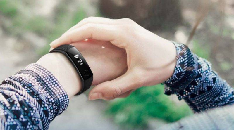 Huawei Honor Band 3 - hand