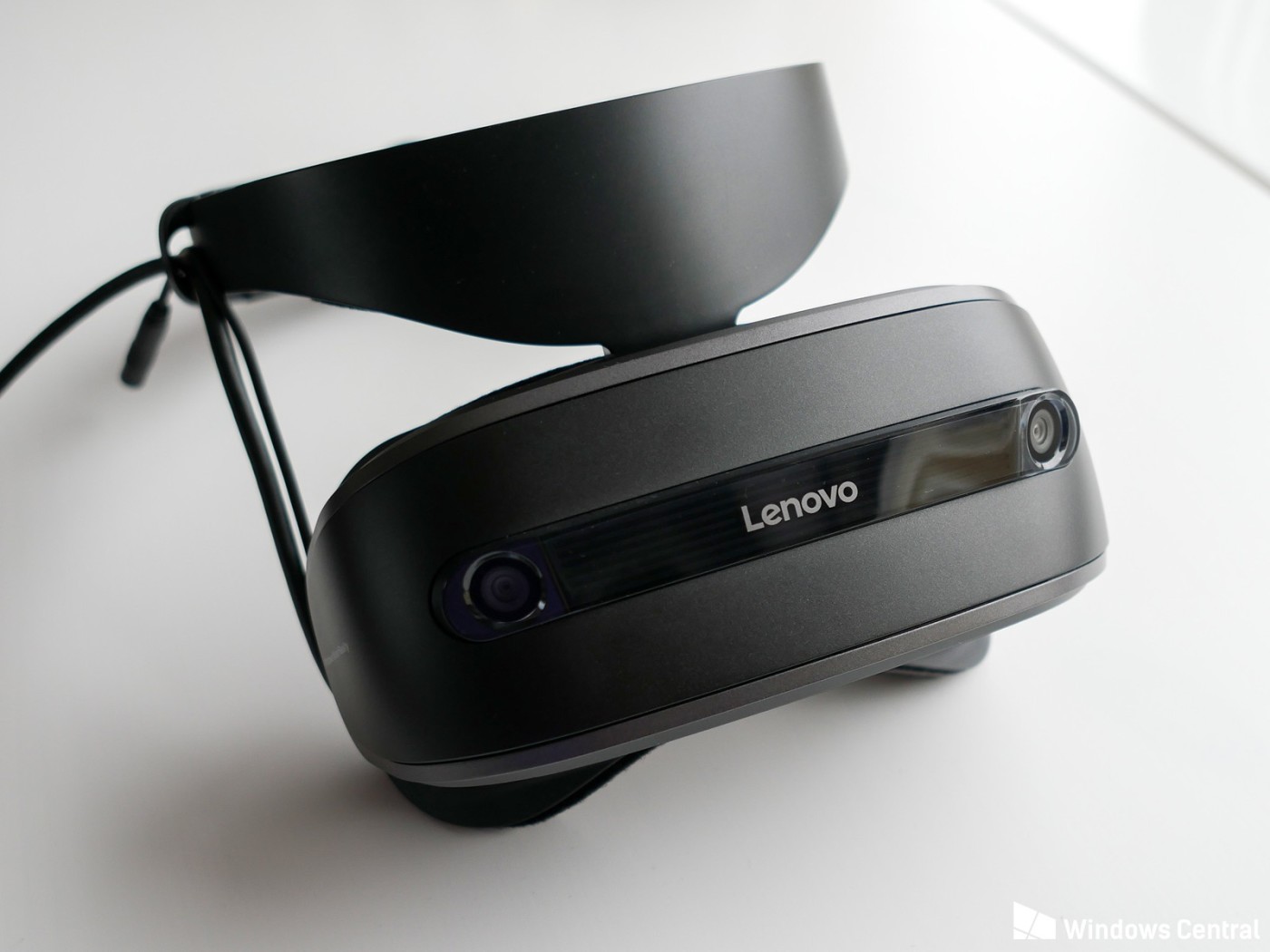 Что лучше lenovo explorer или samsung odyssey