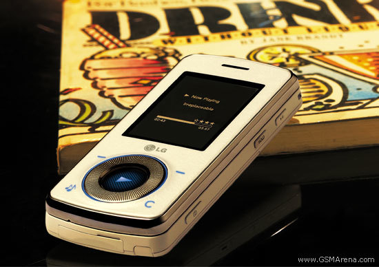 LG KM710