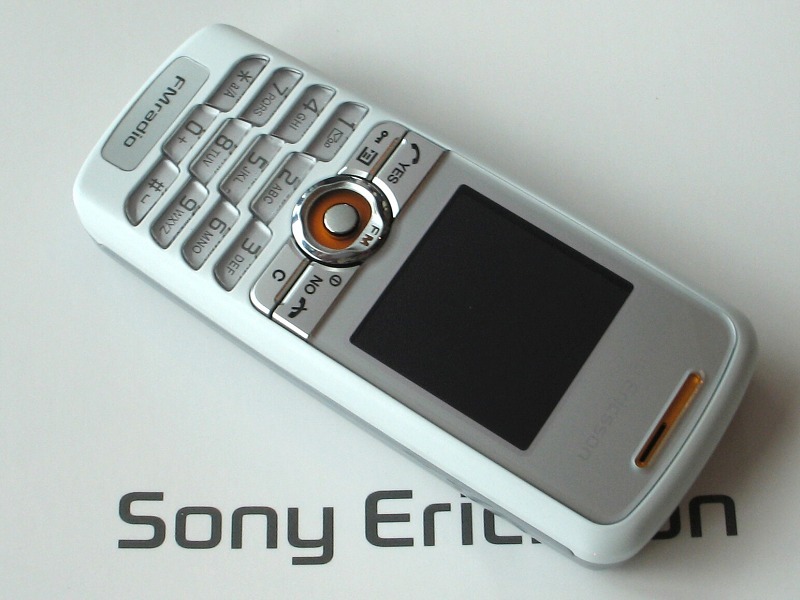 Sony Ericsson J230