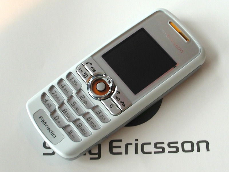 Sony Ericsson J230