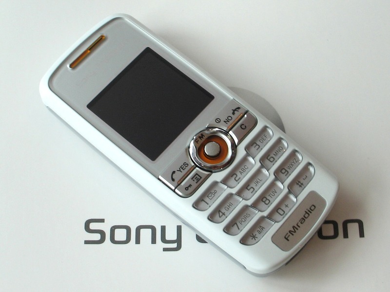 Sony Ericsson J230